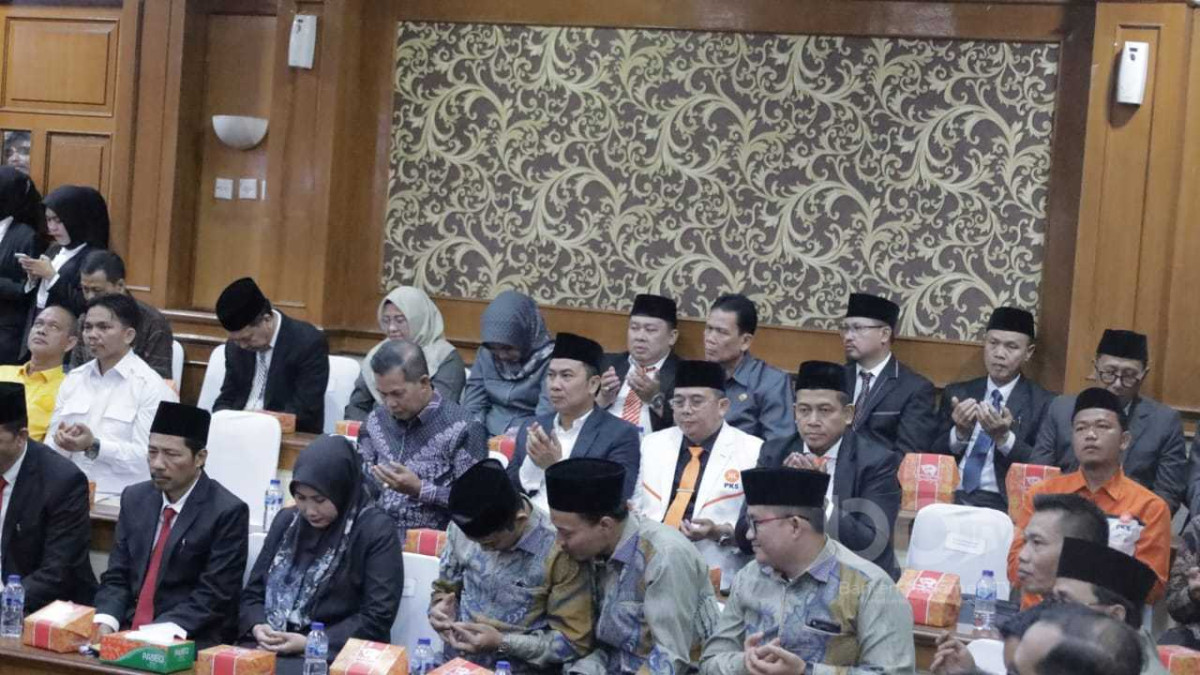 Wakil Ketua DPRD Banten Budi Prajogo Hadiri Rapat Paripurna Pengumuman Penetapan Pasangan Calon Bupati dan Wakil Bupati Terpilih Kabupaten Serang