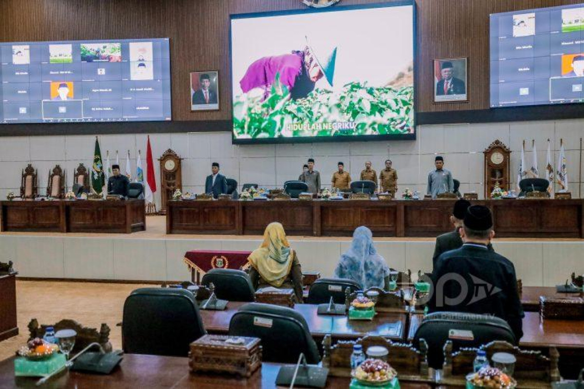 Rapat Paripurna Bahas Jawaban Gubernur dan Penetapan Pansus II