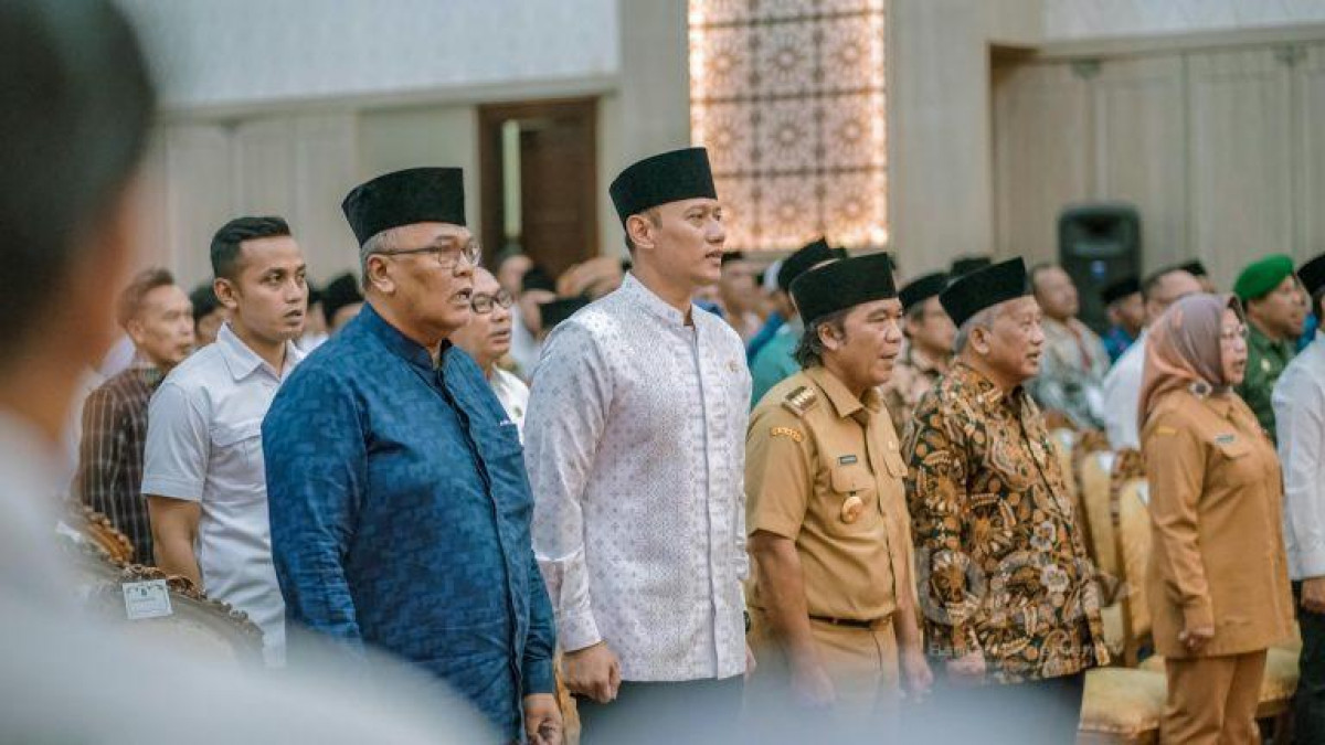 Wakil Ketua DPRD Banten M. Nawa Said Dimyati Hadiri Penyerahan Setipikat Tanah Wakaf Bersama Menteri ATR/BPN RI